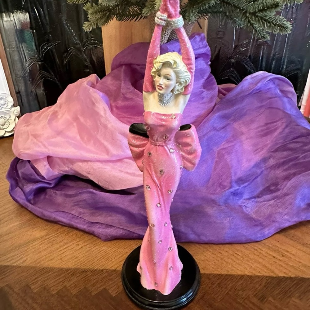 Marilyn Monroe Crystal Reflections Figurine by the Hamilton Collection - Picture 6 of 13